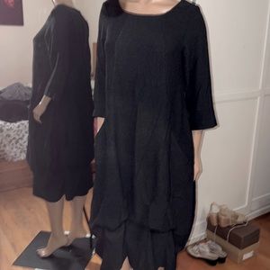 Luukaa Black long dress three-quarter sleeve stretch material with pockets